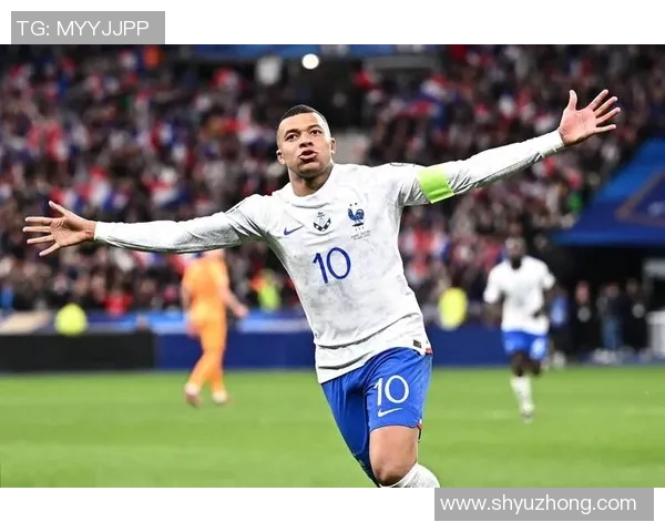 西装足球明星揭晓他是谁以及他在球场上的辉煌成就与影响力